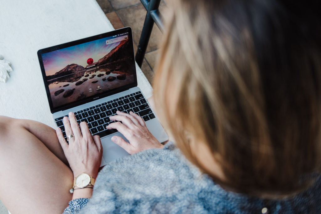 lifestyle portrait of  women working  on her laptop